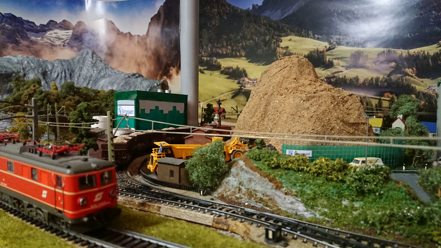 Modelleisenbahn H0 mit Eigenbau-Lok